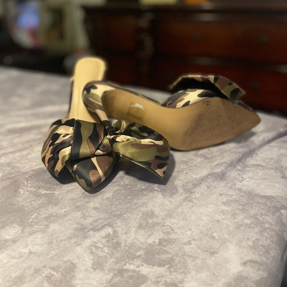 Cute bow heels - Picture 2 of 3